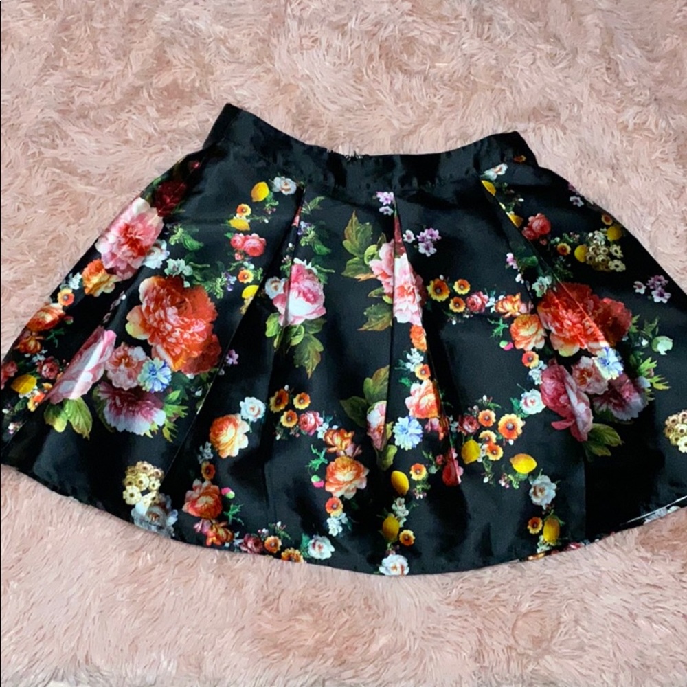Black floral pleated mini skirt size 3/4 juniors